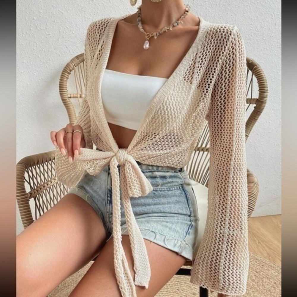 NWOT cream cropped crochet/knitted sweater size small